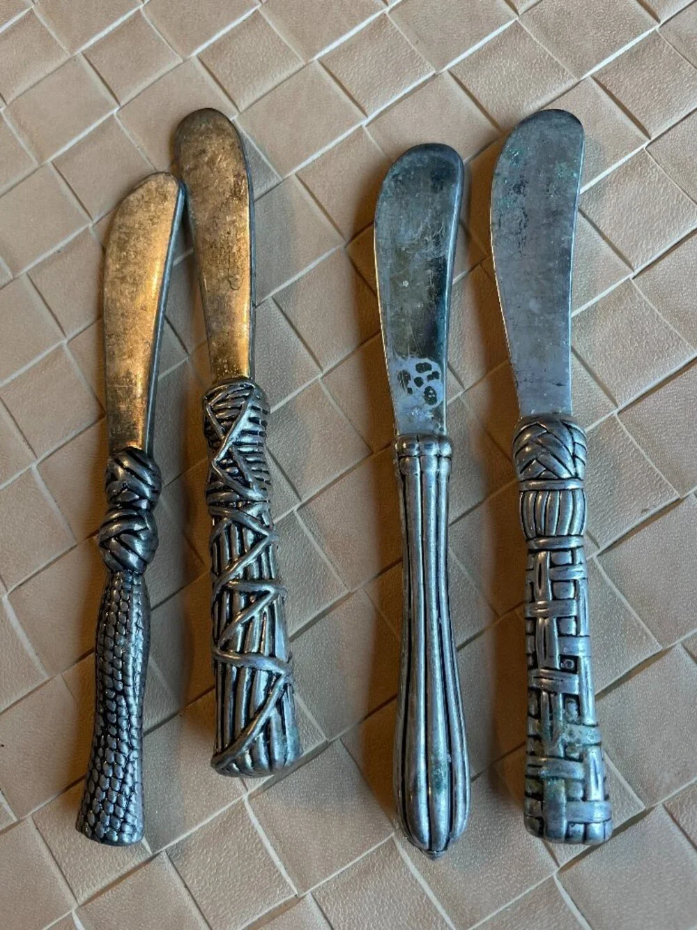 Vintage Set of 4 Stainless Steel Appetizer, Cheese or Butter Knives Unique